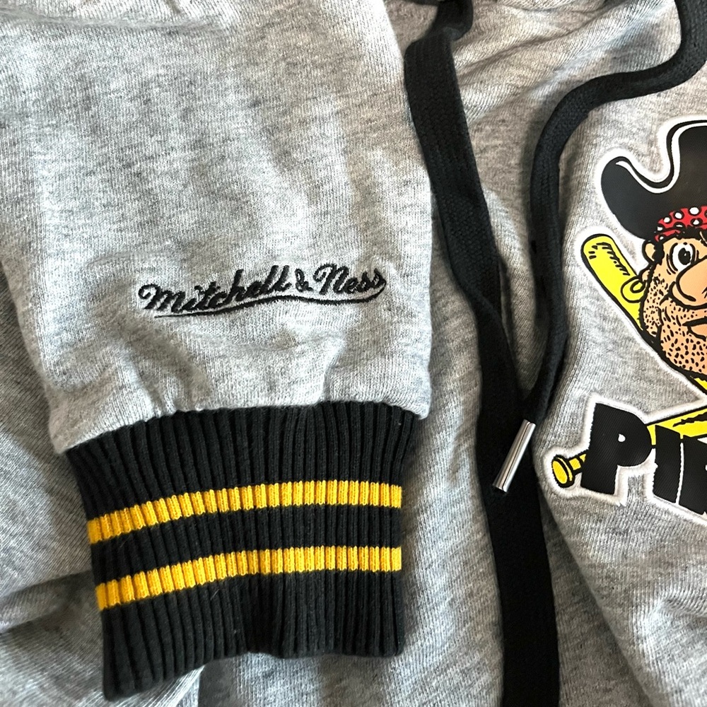 Mitchell & Ness Cooperstown Collection Pittsburgh Pirates Hoodie, Size: Medium - Picture 10 of 10